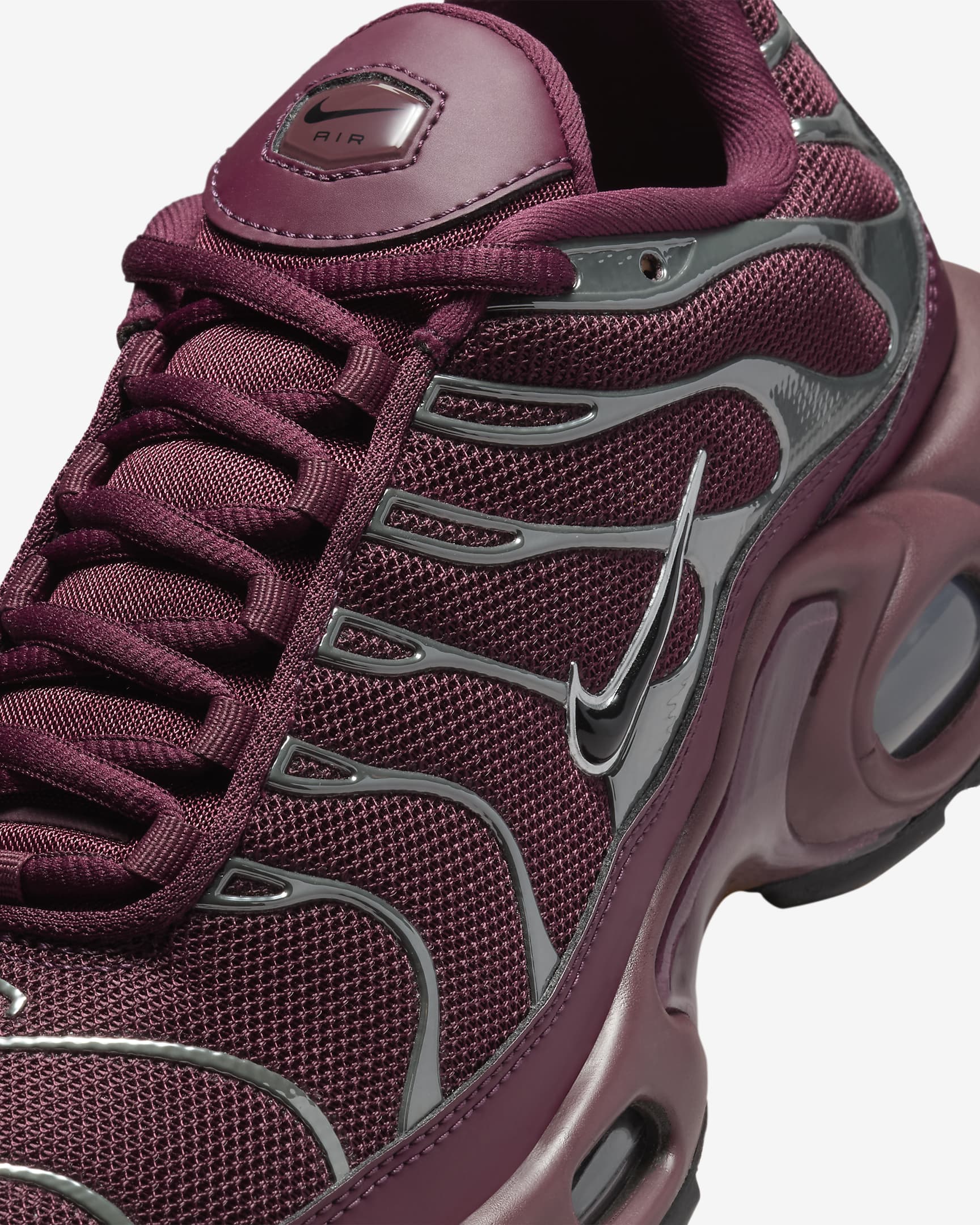 Nike Air Max Plus SE "Night Maroon"