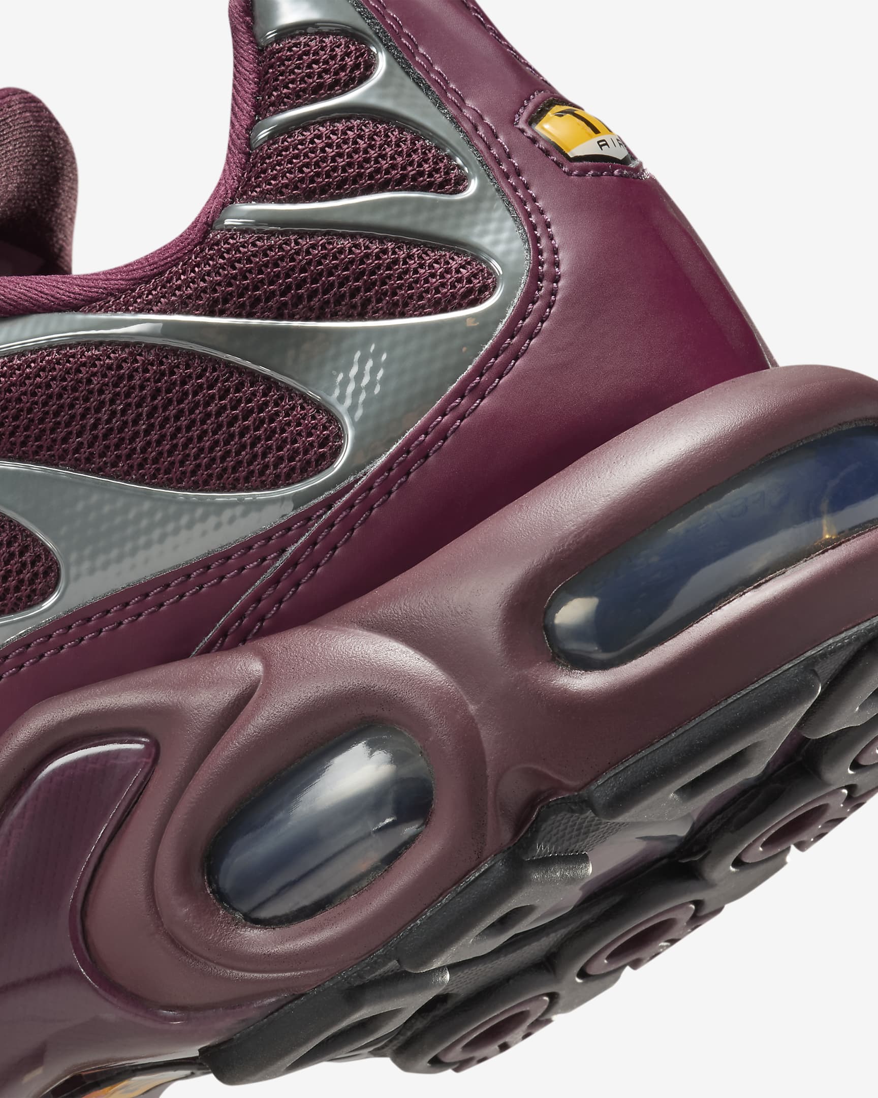 Nike Air Max Plus SE "Night Maroon"